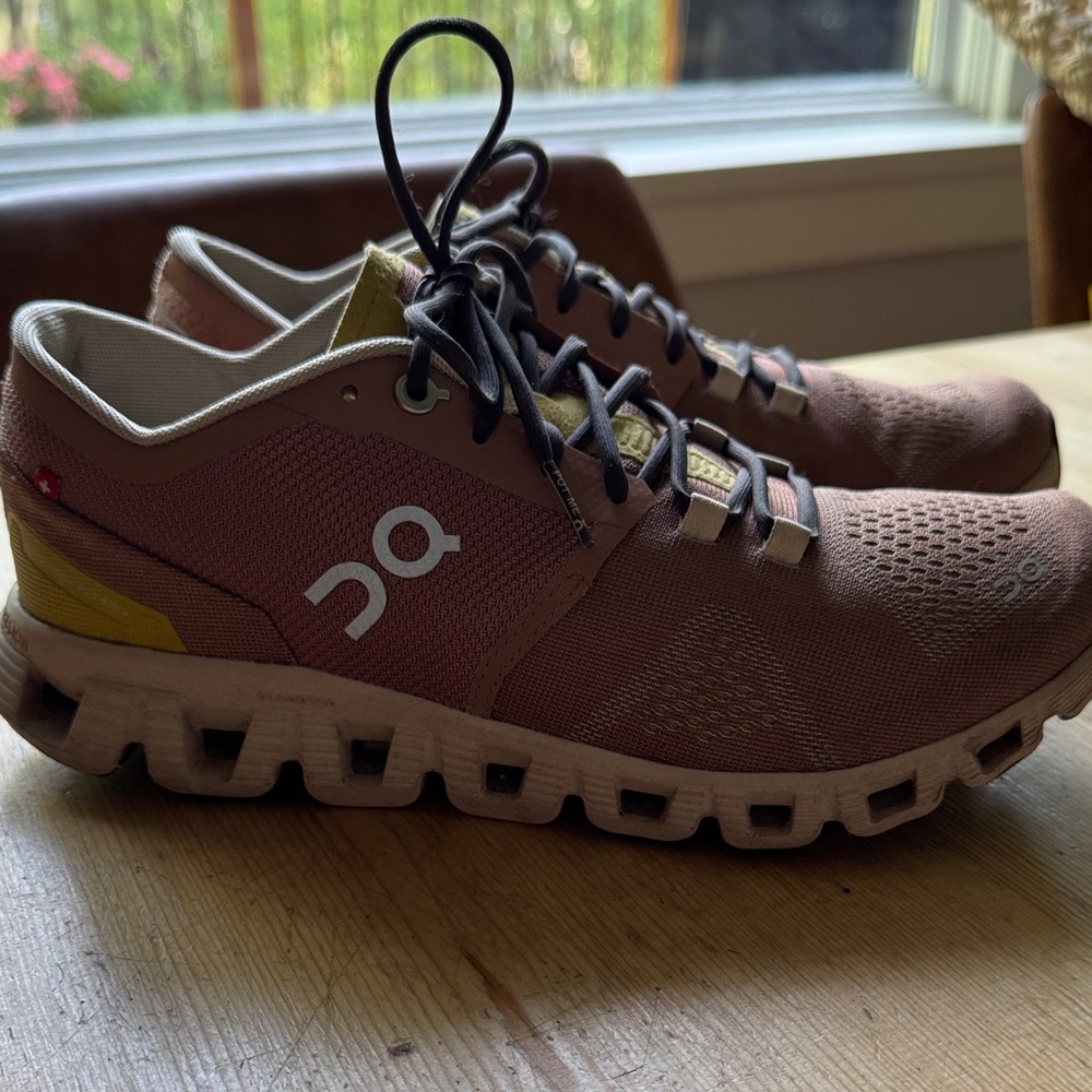 ON Cloudx2 Mocha, great shape! Size 8.